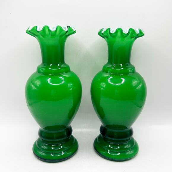 Pair of VNTG Fenton Ivy Green Overlay Glass Vases Pair w Ruffled Edge 6.75" Tall